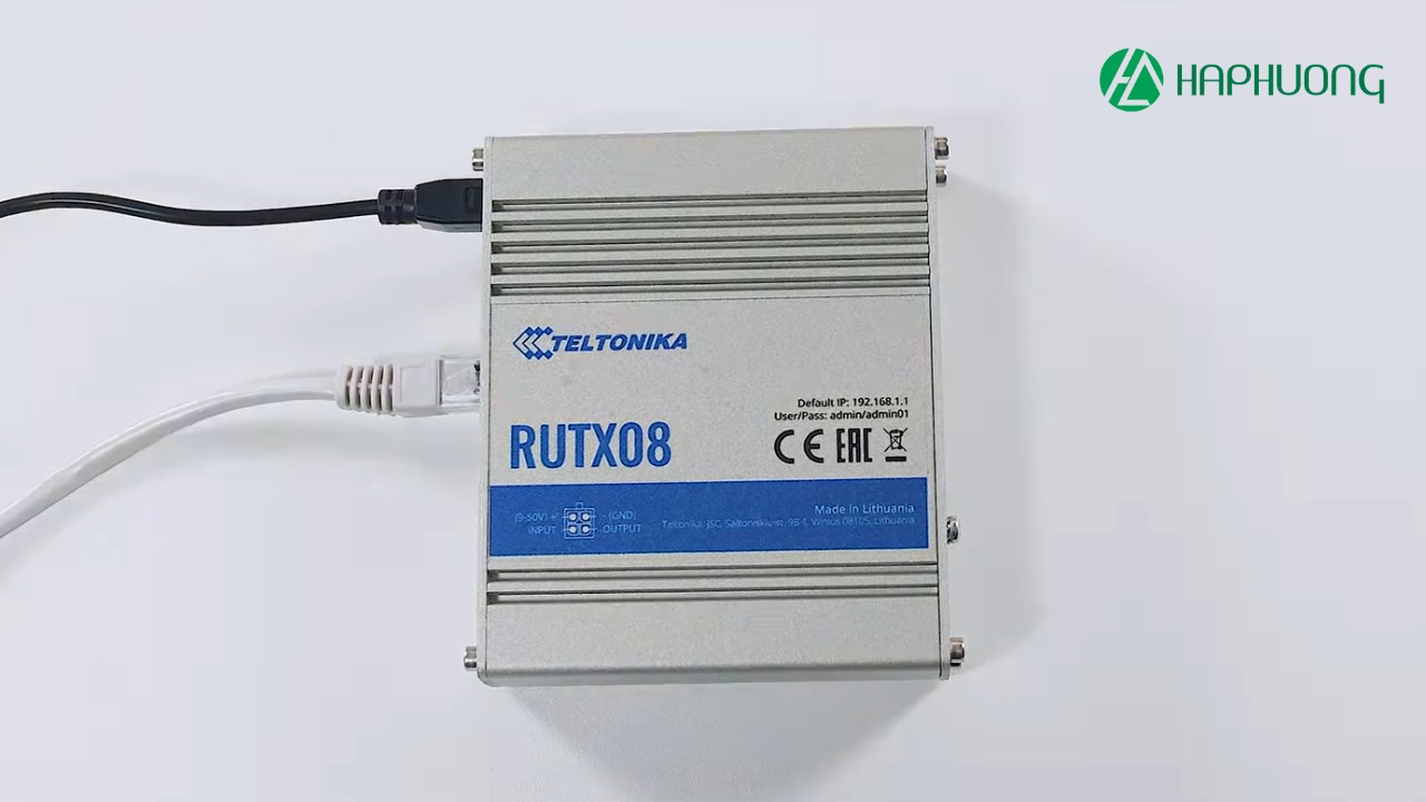 Hình ảnh mặt trước của thiết bị Router Teltonika RUTX08
