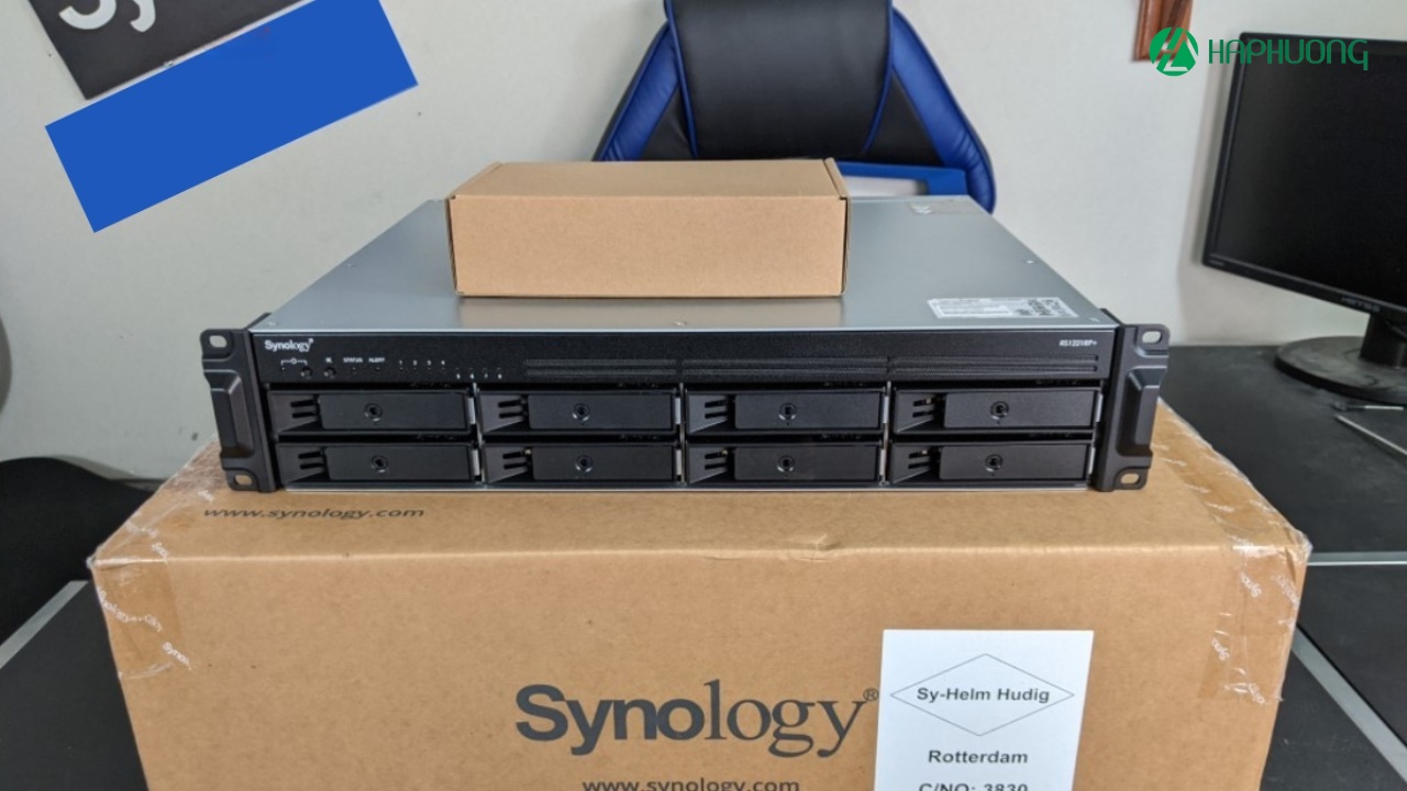 Hình ảnh mặt trước thiết bị Nas Synology RS1221RP+