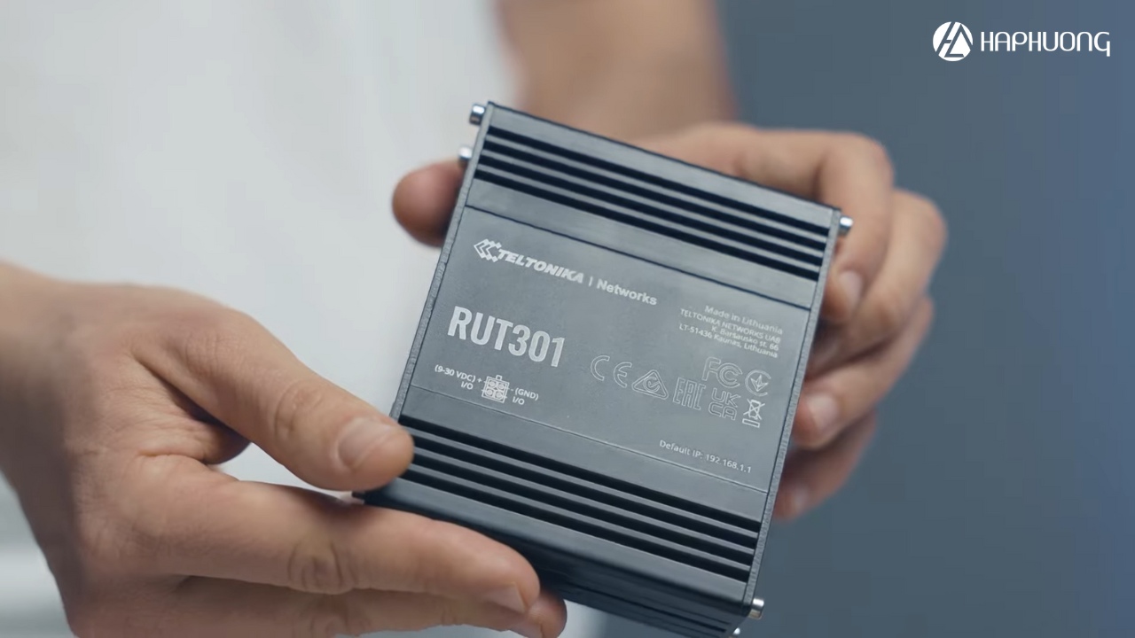 Hình ảnh mặt trước bộ định tuyến công nghiệp Teltonika RUT301